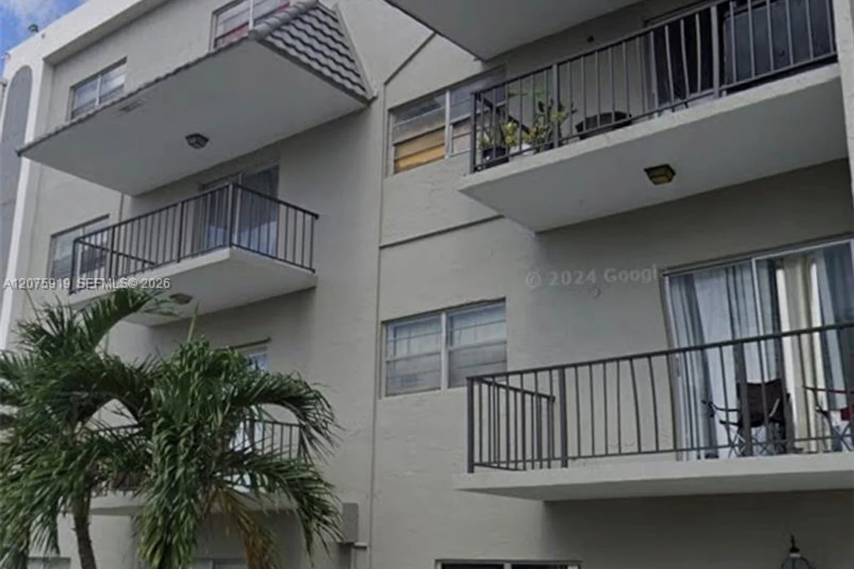 5100 SW 41st St #320, Hollywood: photo 1 of 7