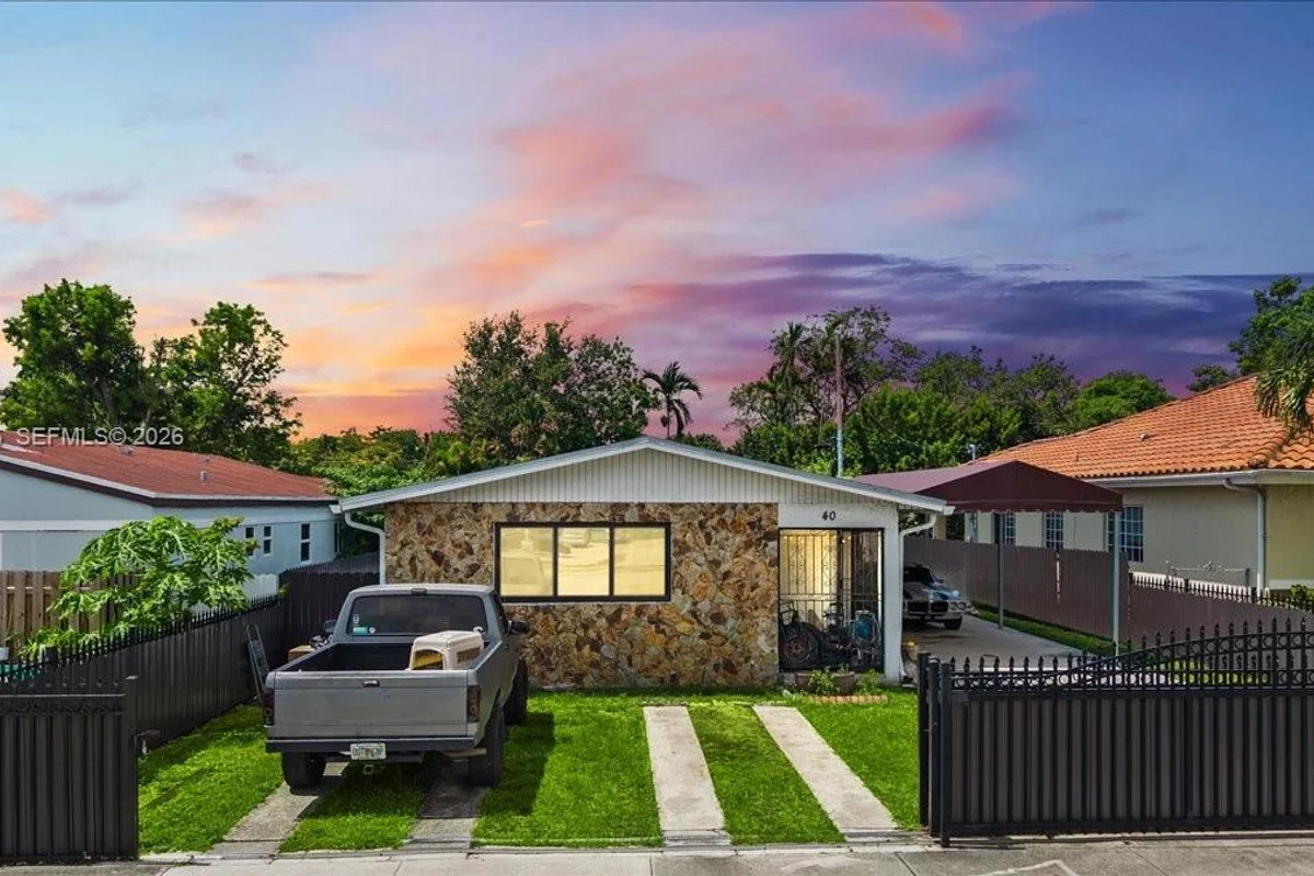 40 NW 119th St, Miami: photo 1 of 30