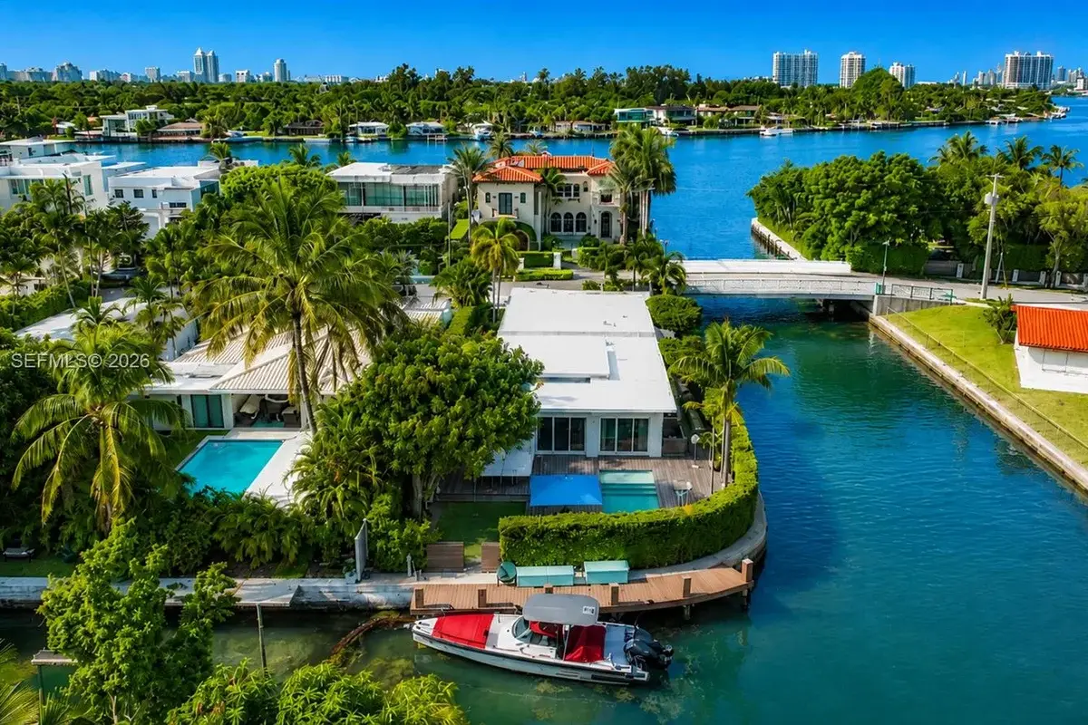 1885 Daytonia Rd, Miami Beach: photo 1 of 40