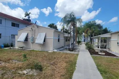 1822 Johnson St, Hollywood: photo 1 of 12