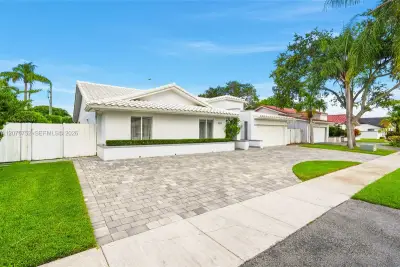 8250 SW 86th Ct, Miami: photo 1 of 49
