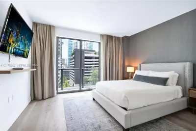 229 SW 9th St #404, Miami: photo 1 of 52