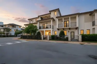 4256 NW 83rd Ave, Doral: photo 1 of 75