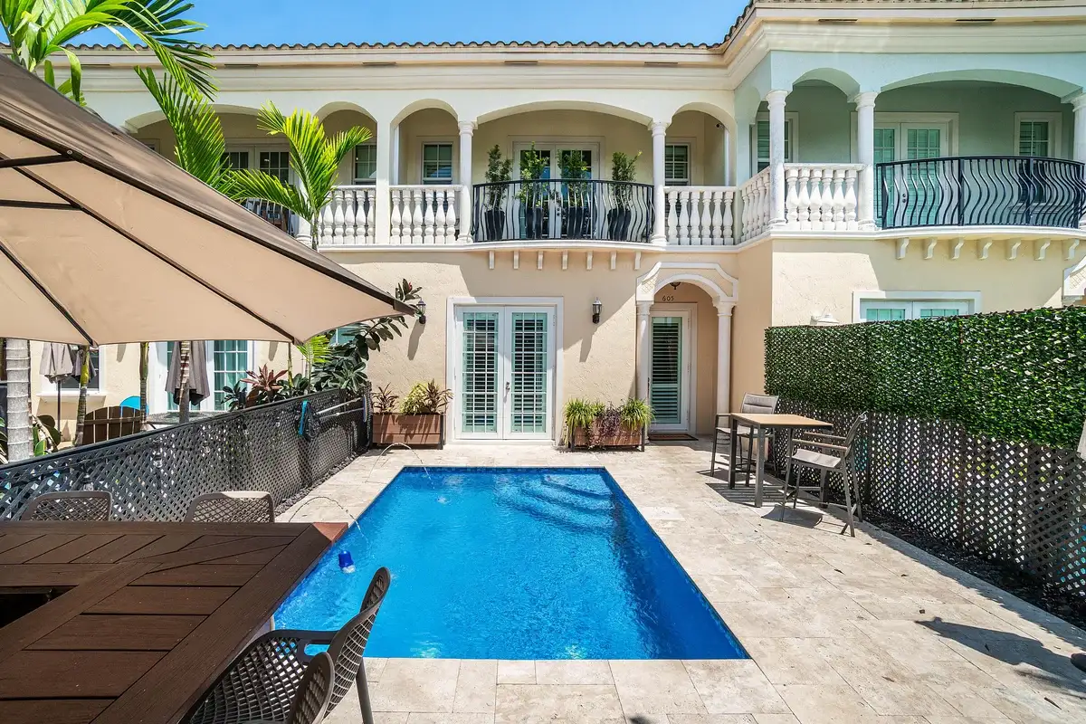 605 Avenue H, Delray Beach: photo 1 of 38