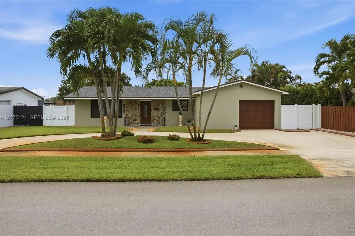 6620 SW 6th St, Pembroke Pines: photo 1 of 44
