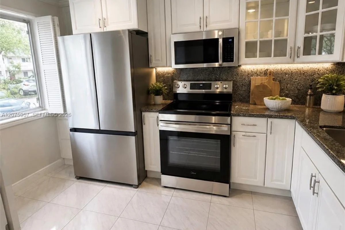 3591 Inverrary Dr #104, Lauderhill: photo 1 of 7