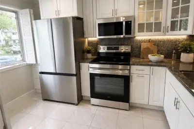 3591 Inverrary Dr #104, Lauderhill: photo 1 of 7