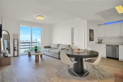 3500 Coral Way #1010, Miami: photo 1 of 25