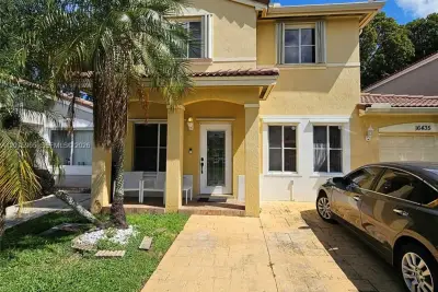 16435 SW 96th Ter, Miami: photo 1 of 27