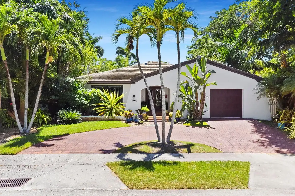 1230 Taylor St, Hollywood: photo 1 of 32