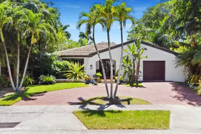1230 Taylor St, Hollywood: photo 1 of 32