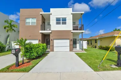 460 NW 27th Ave, Pompano Beach: photo 1 of 46