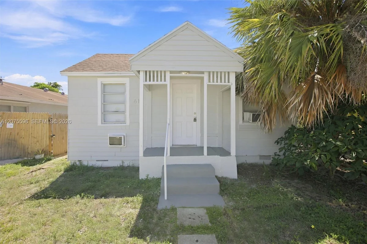 611 N Broadway, Lantana: photo 1 of 33