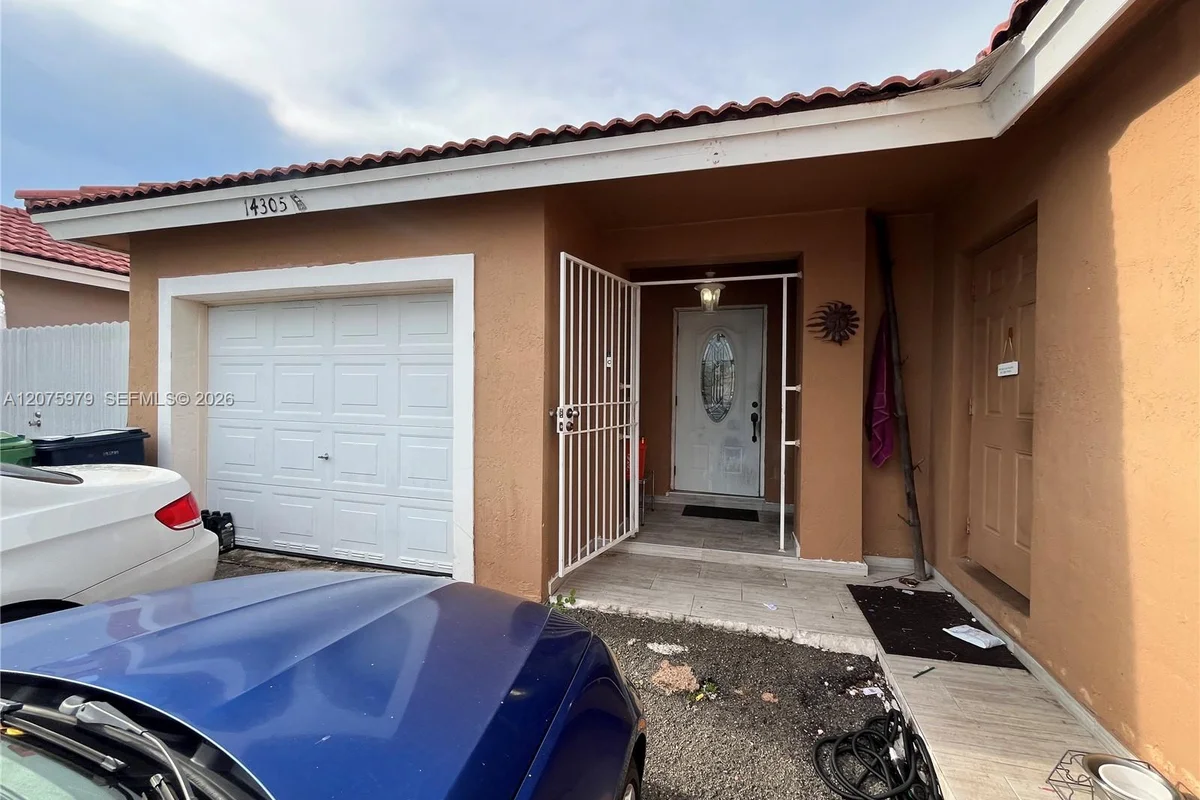14305 SW 177th St, Miami: photo 1 of 3