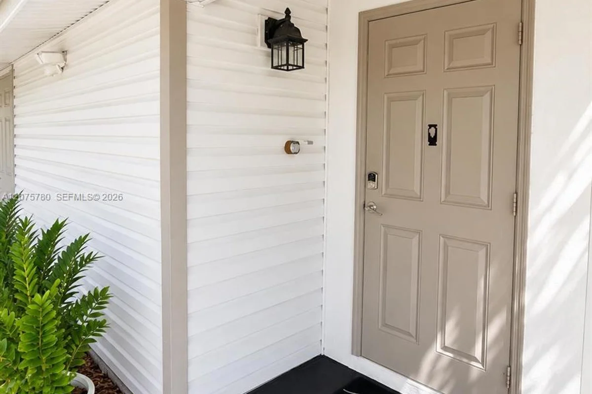 633 Mokena Dr #1, Miami Springs: photo 1 of 4