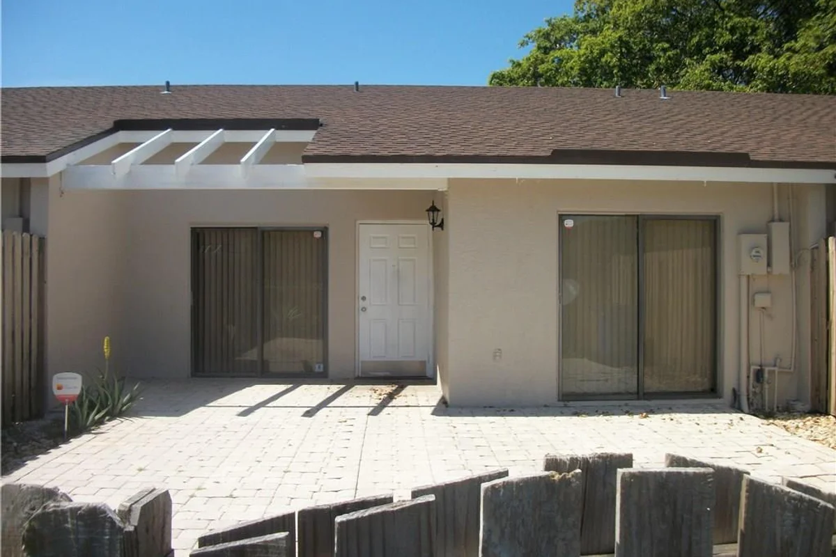4953 E Lakes Dr, Deerfield Beach: photo 1 of 20