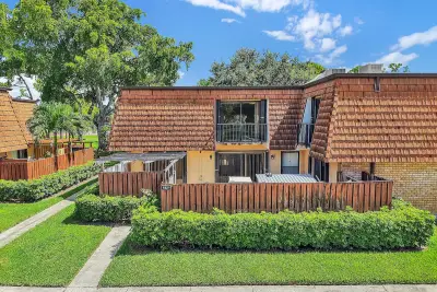 1821 18th Ln, Greenacres: photo 1 of 21