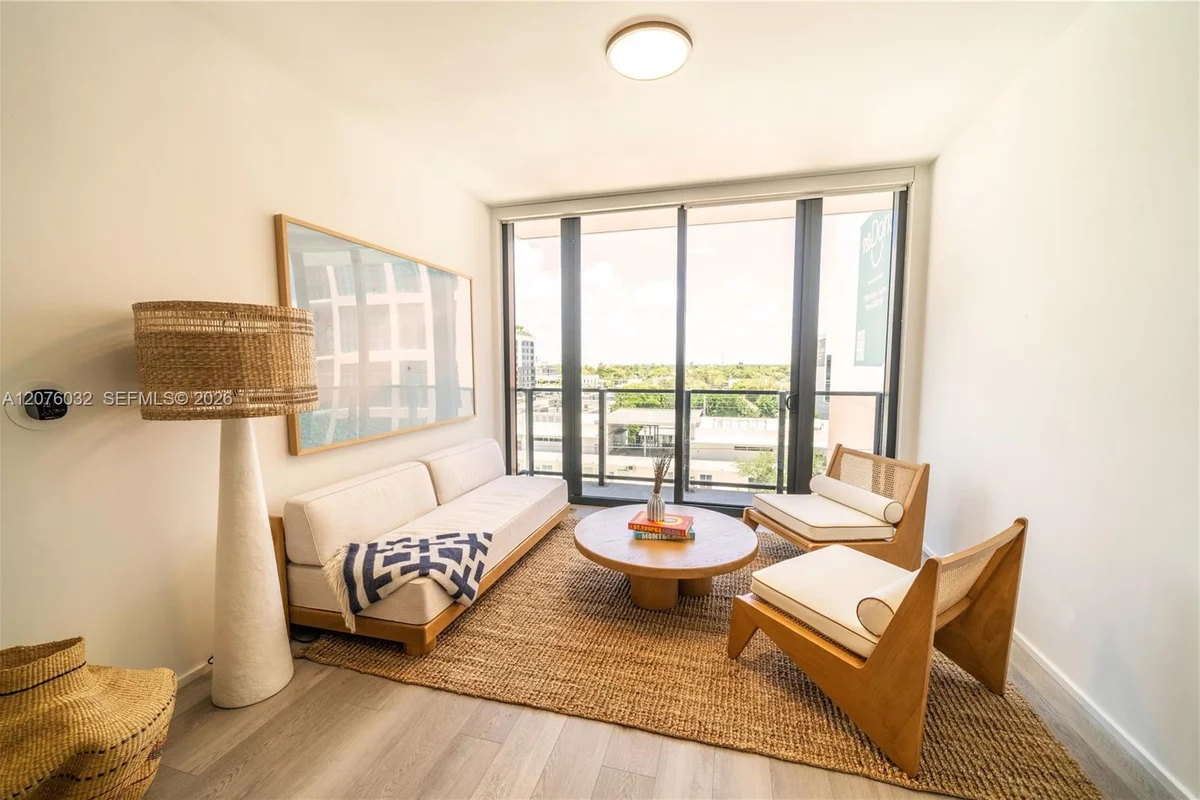 176 NW 25th St #343, Miami: photo 1 of 18