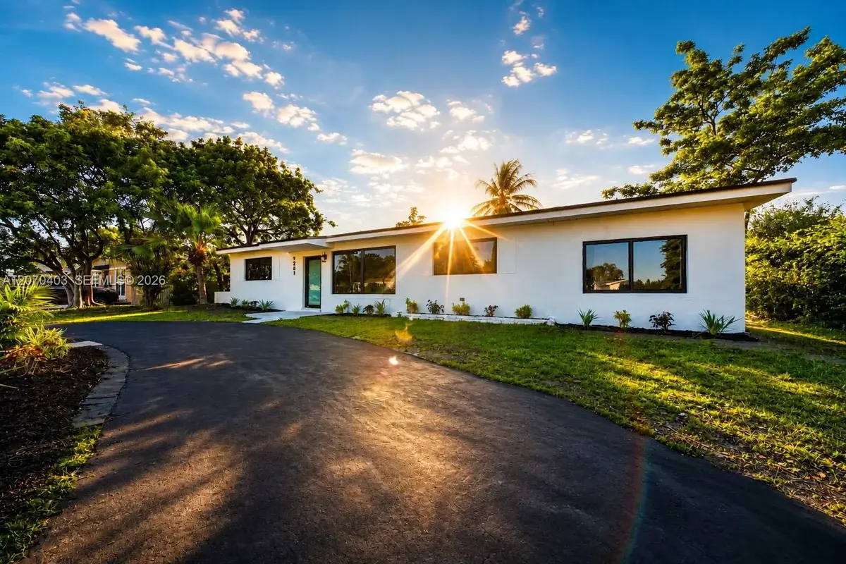 9281 Martinique Dr, Cutler Bay: photo 1 of 86