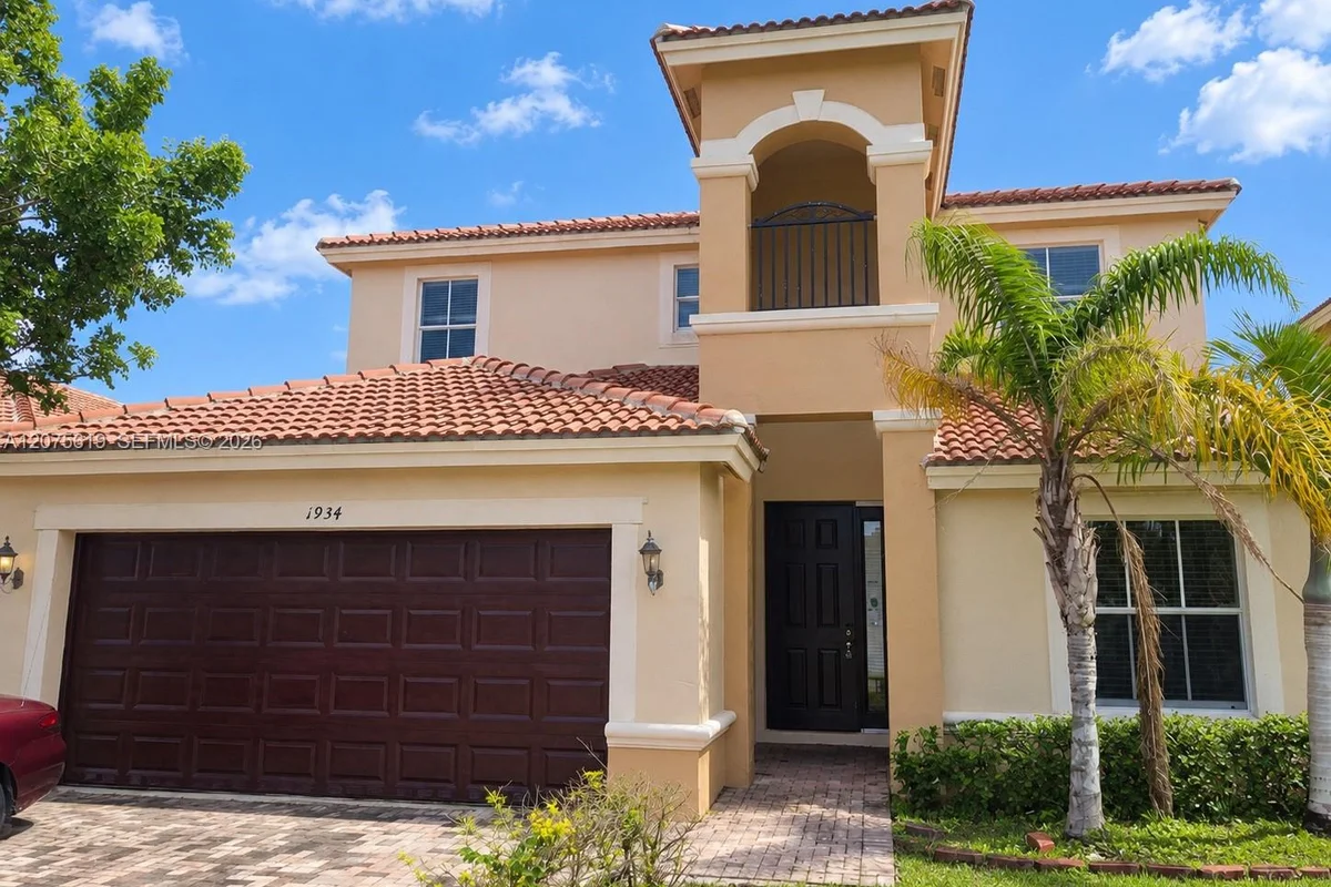 1934 NE 3rd Ct, Homestead: photo 1 of 10