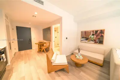 176 NW 25th St #449, Miami: photo 1 of 15