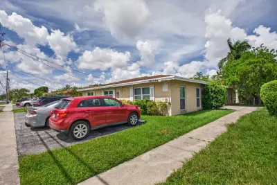 1769 NW 55th Ave, Lauderhill: photo 1 of 18