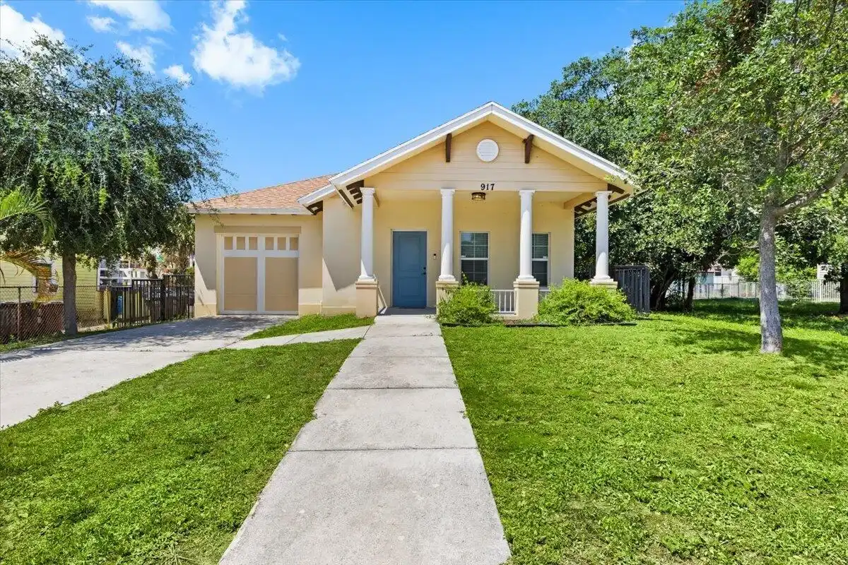 917 14th St, West Palm Beach: photo 1 of 28