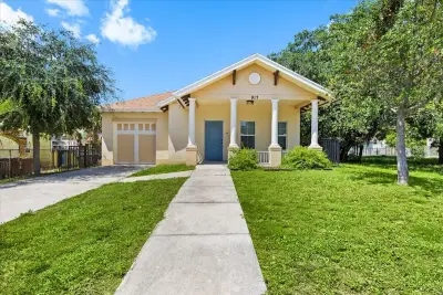 917 14th St, West Palm Beach: photo 1 of 28