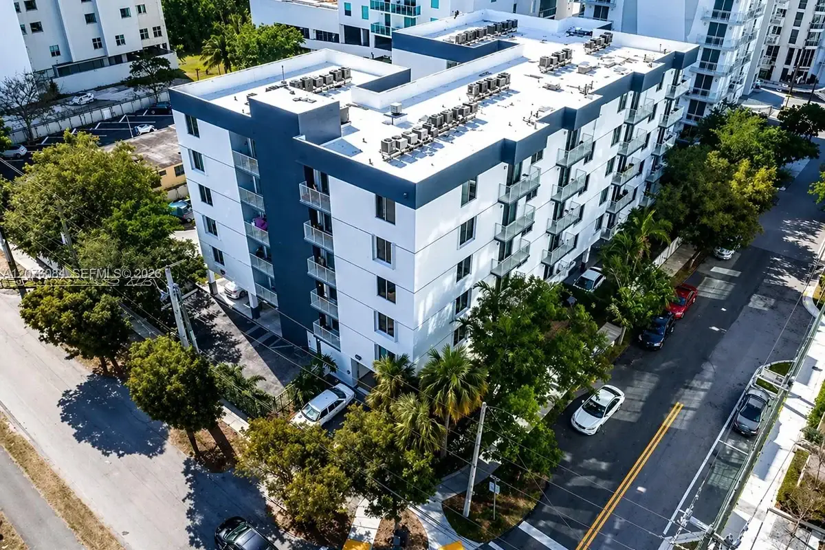 126 SW 17th Rd #609, Miami: photo 1 of 15
