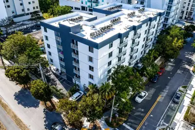 126 SW 17th Rd #609, Miami: photo 1 of 15