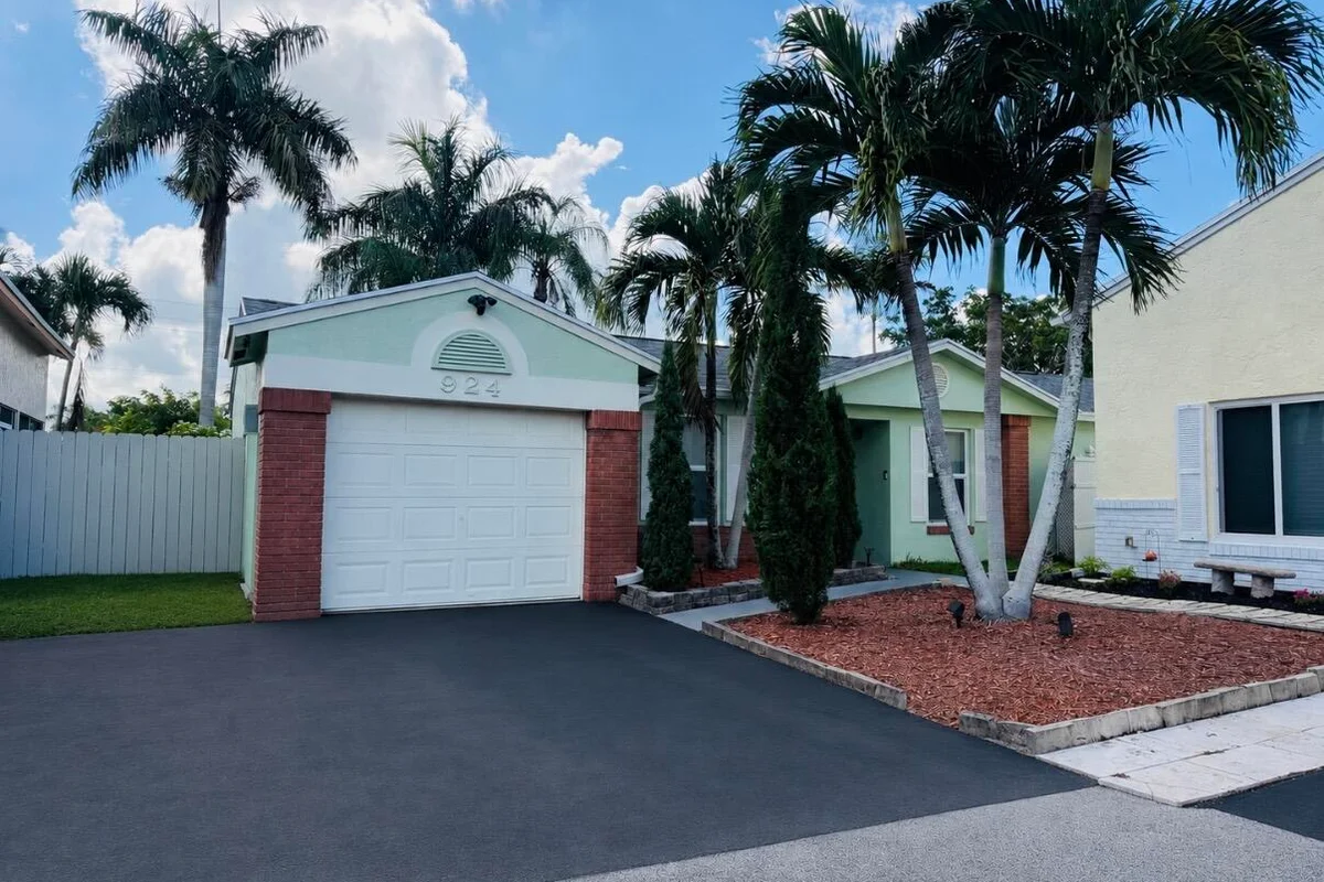 924 Cumberland Ter, Davie: photo 1 of 27