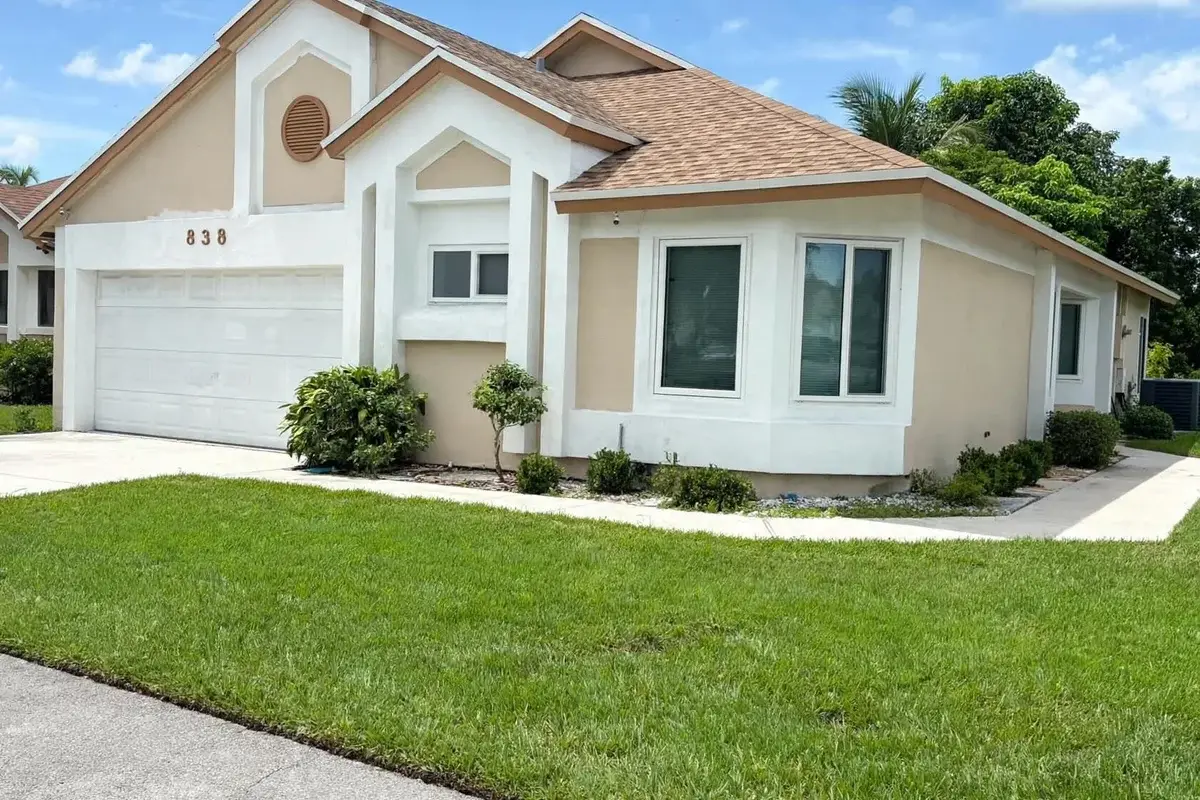 838 E Palm Run Dr, North Lauderdale: photo 1 of 14