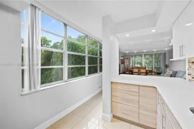 9400 Live Oak Pl #305, Davie: photo 1 of 16