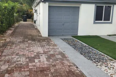 Home in North Miami: photo 1 of 17