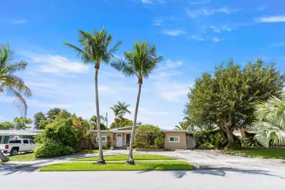 916 W Duval St, Lantana: photo 1 of 24