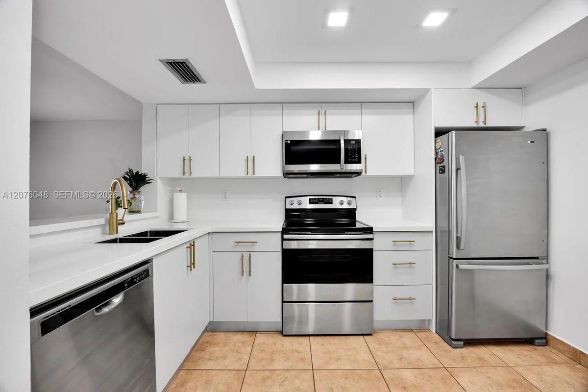 9280 SW 123rd Ct #404, Miami: photo 1 of 31