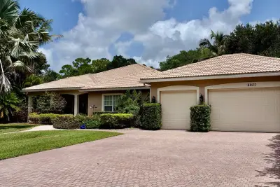 6937 Monmouth Rd, West Palm Beach: photo 1 of 55
