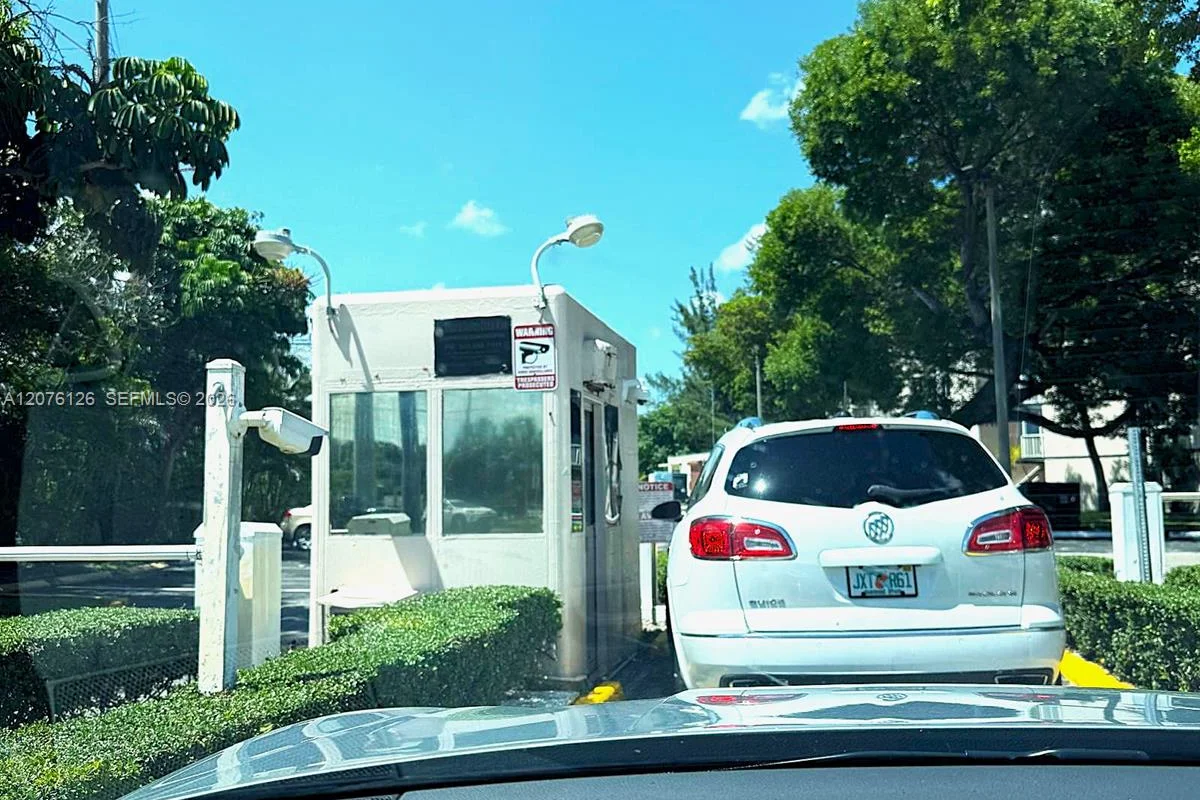 7035 NW 186th St #D110, Hialeah: photo 1 of 17