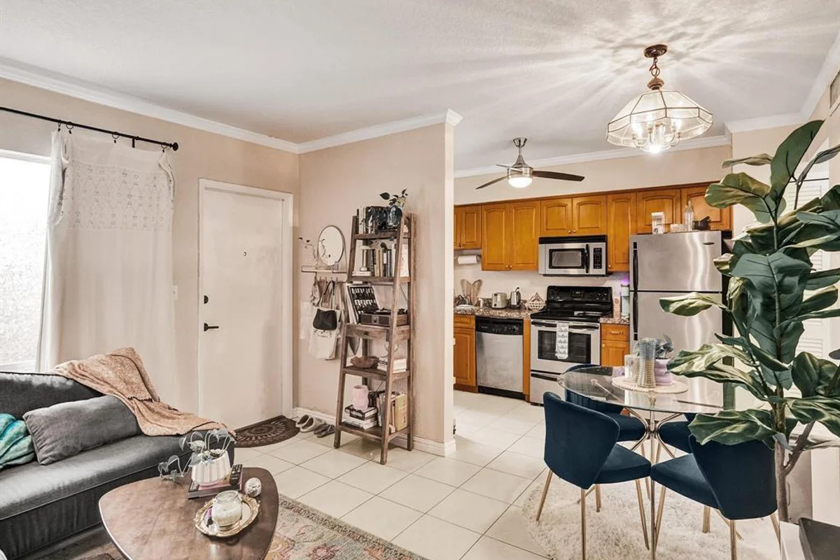 2190 SE 5th St #4-A, Pompano Beach: photo 1 of 16