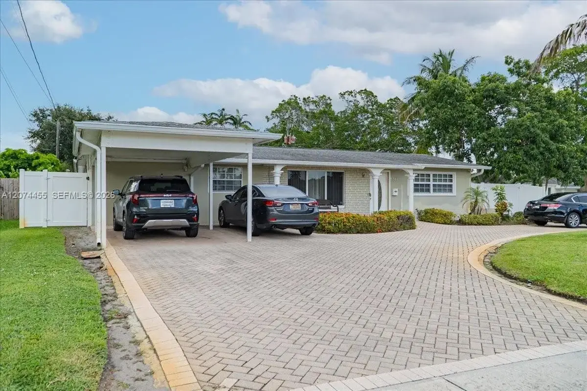 5561 SW 13th St, Plantation: photo 1 of 35