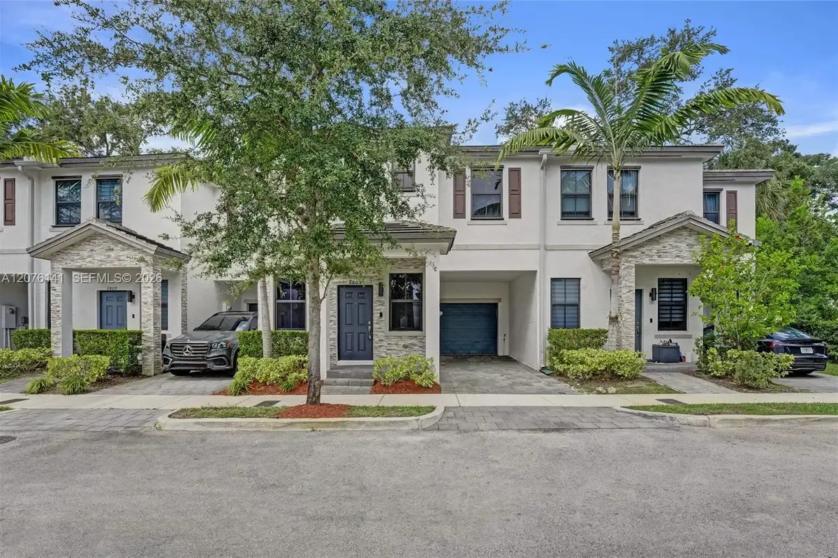 2805 SW 17 Ave, Fort Lauderdale: photo 1 of 57