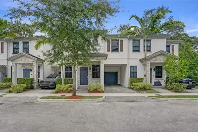 2805 SW 17 Ave, Fort Lauderdale: photo 1 of 57