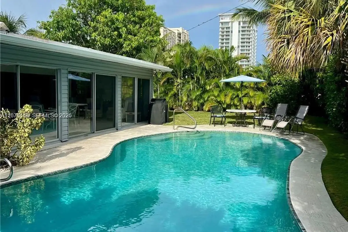 1241 Manor Dr, Riviera Beach: photo 1 of 20
