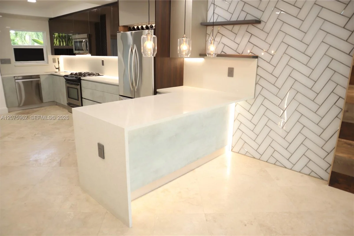 13105 Ixora Ct #112, North Miami: photo 1 of 30