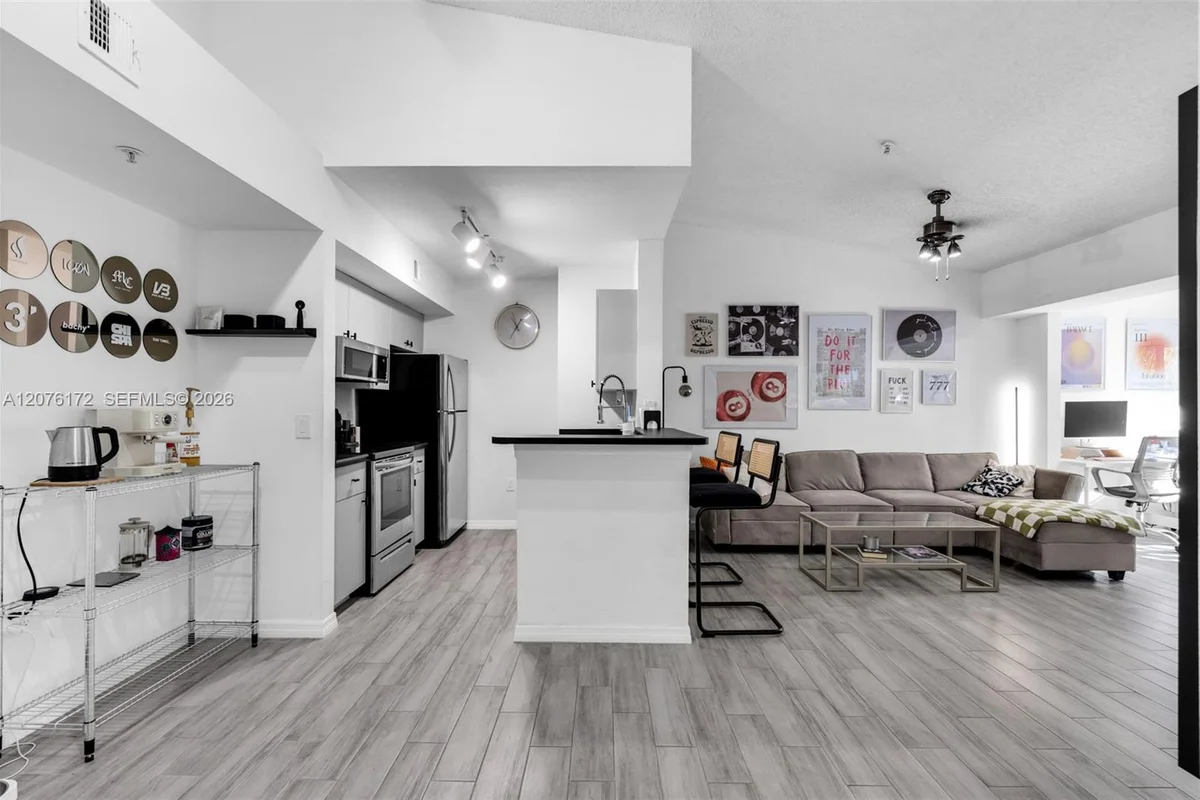2457 Centergate Dr #306, Miramar: photo 1 of 32