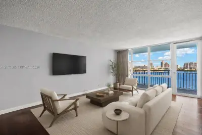 301 174th St #901, Sunny Isles Beach: photo 1 of 42