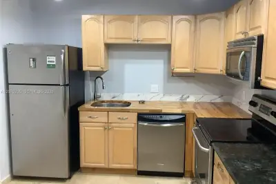 2801 NE 183rd St #111W, Aventura: photo 1 of 10