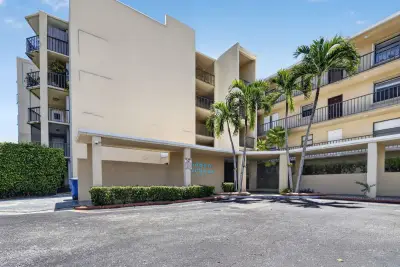890 N Federal Hwy #202, Lantana: photo 1 of 41