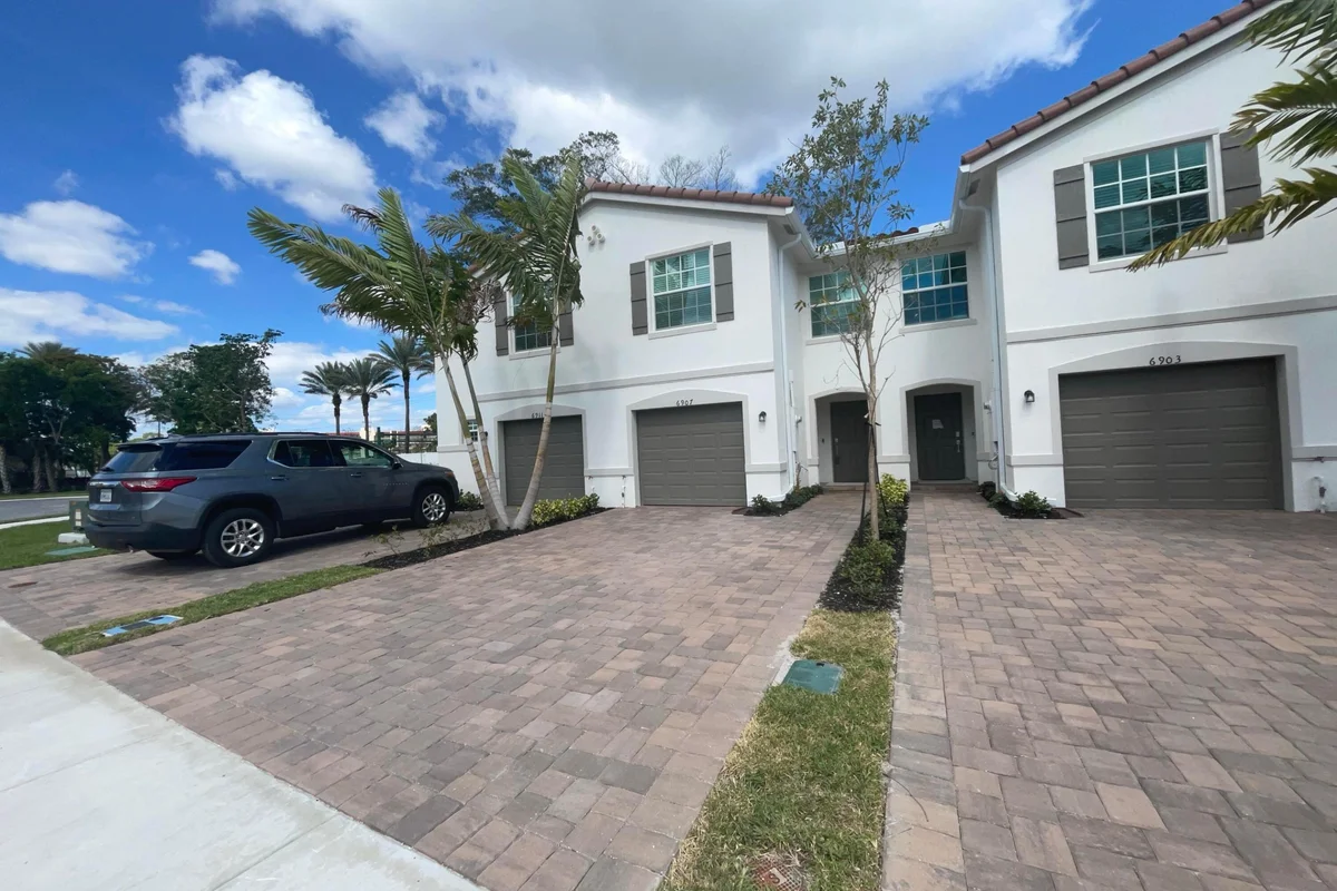 6907 Broadwater Ln, Lake Worth: photo 1 of 18