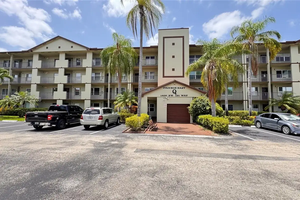 1400 SW 131st Way #305Q, Pembroke Pines: photo 1 of 31